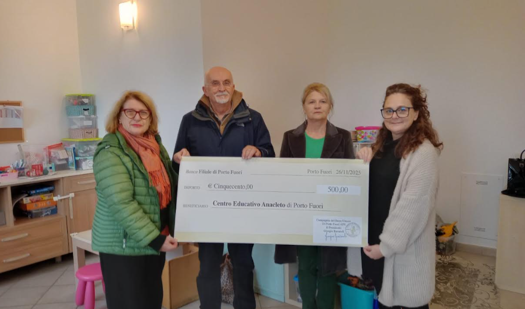 Donazione per il centro educativo Anacleto dalla Compagnia del Buon Umore di Porto Fuori